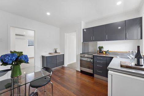 Photo of property in 33 Weymouth Street, New Plymouth, 4310