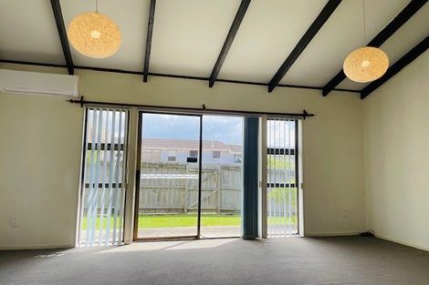 Photo of property in 3/30 Islington Avenue, New Lynn, Auckland, 0600