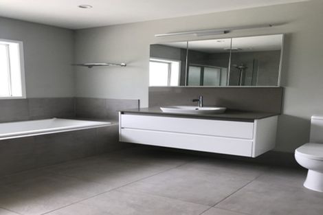 Photo of property in 79 Tawa Road, Kumeu, 0891