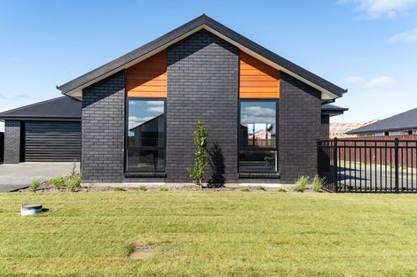 Photo of property in 7 Mccahon Drive, Rangiora, 7400