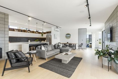 Photo of property in 10 Laly Haddon Place, Matakana, 0985