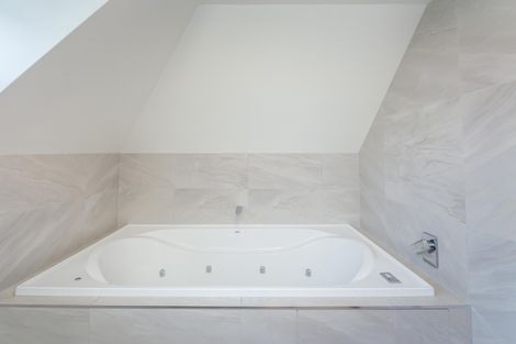 Photo of property in 33 O'connor Place, Burnside, Christchurch, 8053