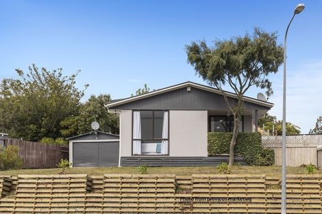 Photo of property in 2 Mcmanaway Grove, Stokes Valley, Lower Hutt, 5019