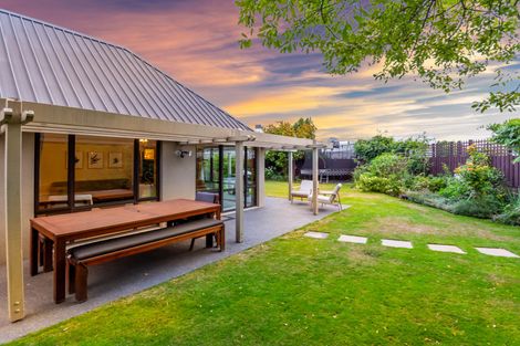 Photo of property in 33 O'connor Place, Burnside, Christchurch, 8053