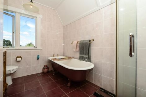 Photo of property in 69 Forest Lake Road, Forest Lake, Hamilton, 3200