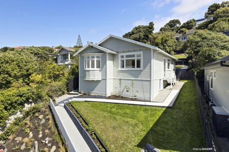 Photo of property in 54 Severn Street, Island Bay, Wellington, 6023