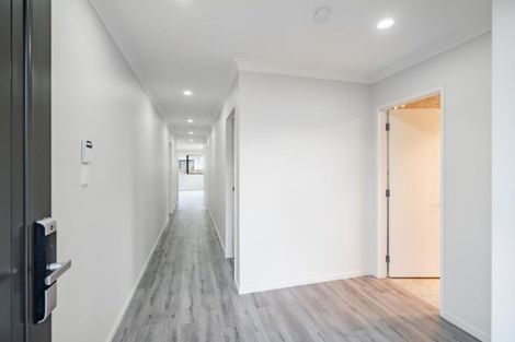 Photo of property in 10 Koroheke Road, Takanini, 2110