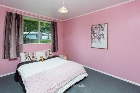 Photo of property in 35 Larchmont Grove, Totara Park, Upper Hutt, 5018