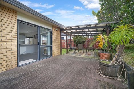 Photo of property in 12 Ginders Drive, Massey, Auckland, 0614