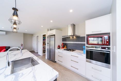 Photo of property in 84 Montgomery Crescent, Kinloch, Taupo, 3377