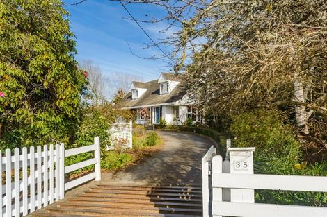 Photo of property in 35 Wanganui Road, Marton, 4710