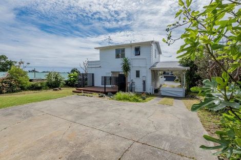 Photo of property in 6 Kaitawa Street, Waikanae Beach, Waikanae, 5036