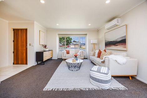 Photo of property in 98 Riverton Drive, Randwick Park, Auckland, 2105