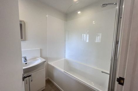 Photo of property in 2/1 Briar Way, New Lynn, Auckland, 0600