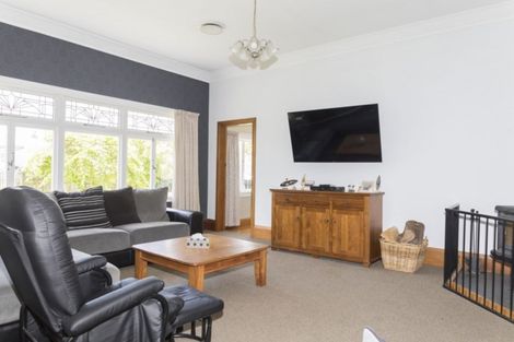 Photo of property in 9 Seddon Street, Dannevirke, 4930