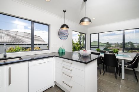 Photo of property in 14 Lesa Annis Place, Henderson, Auckland, 0612
