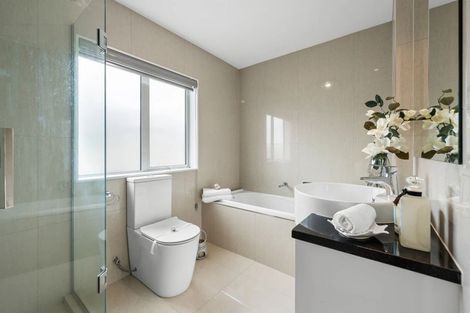 Photo of property in 5 Iwinuku Crescent, Wattle Downs, Auckland, 2103