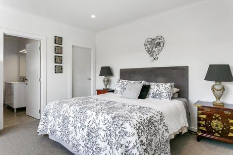 Photo of property in 98 Loch Views Road, Acacia Bay, Taupo, 3385