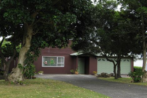 Photo of property in 10 Ashcroft Avenue, Mangere Bridge, Auckland, 2022