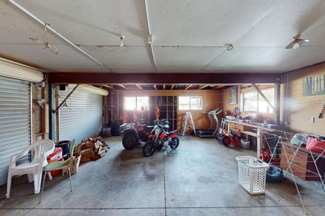 Photo of property in 292 Heatherlea Road East, Levin, 5571