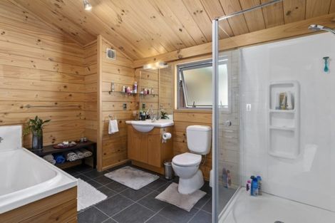 Photo of property in 49 Kakariki Way, Whitemans Valley, Upper Hutt, 5371