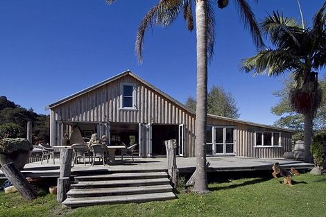 Photo of property in 540 Kawakawa-orere Road, Orere Point, Papakura, 2585