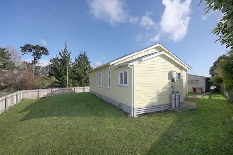 Photo of property in 1 Frood Street, Bulls, 4818