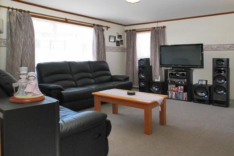 Photo of property in 10 Roberts Street, Tawa, Wellington, 5028