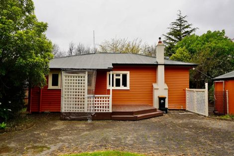 Photo of property in 28 Rangitane Street, Palmerston North, 4414