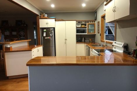 Photo of property in 71 Shaw Road, Oratia, Auckland, 0604
