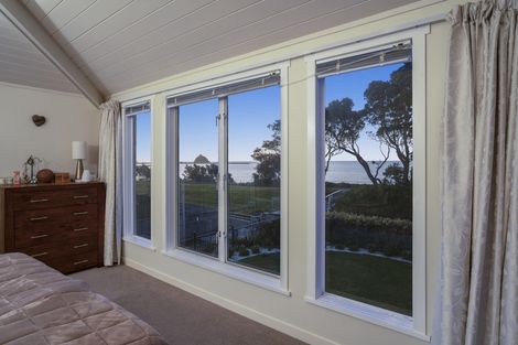 Photo of property in 1 Kawaroa Close, New Plymouth, 4310