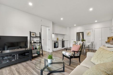 Photo of property in 2/24 Tahuhu Road, Mount Wellington, Auckland, 1062