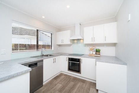 Photo of property in 60 Hillcrest Drive, Kelvin Grove, Palmerston North, 4414