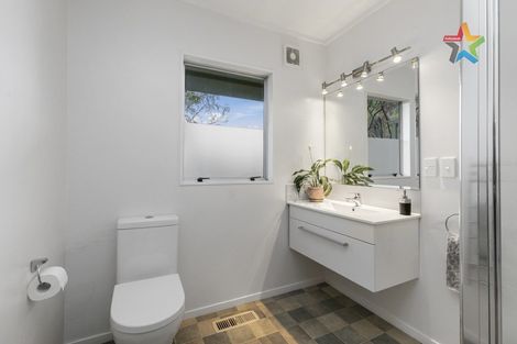 Photo of property in 16 Summit Road, Fairfield, Lower Hutt, 5011