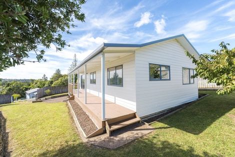 Photo of property in 5 Parrs Cross Road, Henderson, Auckland, 0612