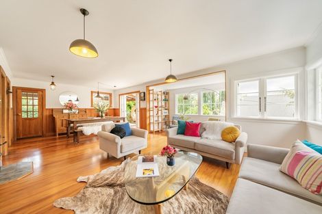 Photo of property in 82 Pinehaven Road, Pinehaven, Upper Hutt, 5019