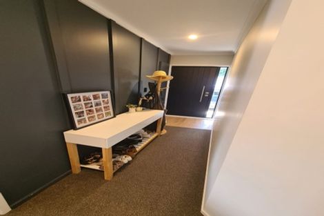 Photo of property in 8a Diosma Place, Botany Downs, Auckland, 2010