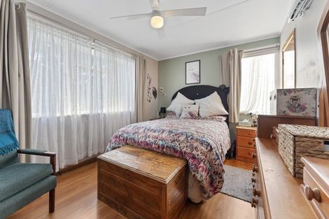 Photo of property in 19 Charwell Place, Highbury, Palmerston North, 4412