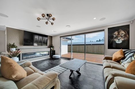 Photo of property in 33 Honeyfield Drive, Whalers Gate, New Plymouth, 4310