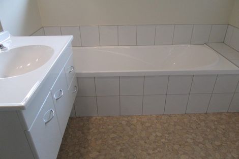 Photo of property in 9 Cascade Way, Paraparaumu, 5032