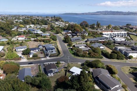 Photo of property in 32 Tremaine Avenue, Two Mile Bay, Taupo, 3330