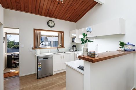 Photo of property in 61b Stanley Road, Stanley Point, Auckland, 0624