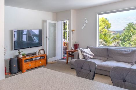Photo of property in 1/14 Valley View Road, Glenfield, Auckland, 0629
