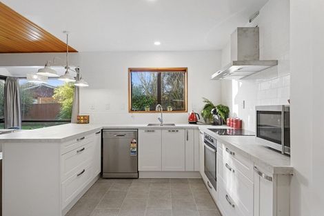 Photo of property in 32 Connemara Drive, Northwood, Christchurch, 8051
