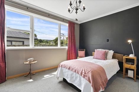 Photo of property in 32 Redwood Avenue, Tawa, Wellington, 5028
