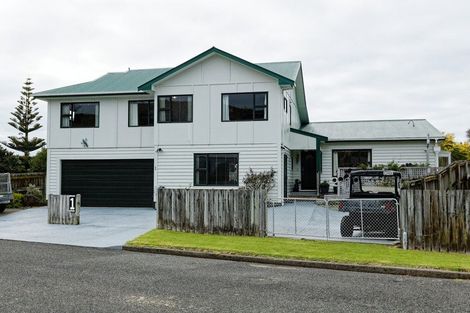 Photo of property in 1 Tamarisk Drive, Riversdale Beach, Masterton, 5872