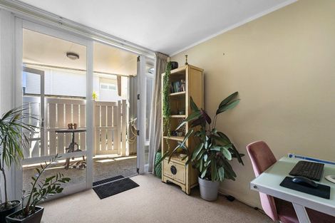 Photo of property in 6a Hauraki Road, Hauraki, Auckland, 0622