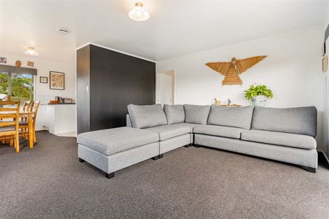 Photo of property in 1 Maywood Crescent, Glen Eden, Auckland, 0602