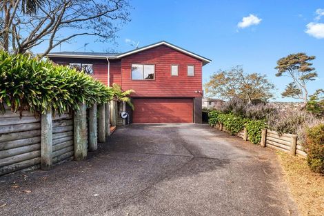 Photo of property in 6 Tasman Avenue, Henderson Valley, Auckland, 0614