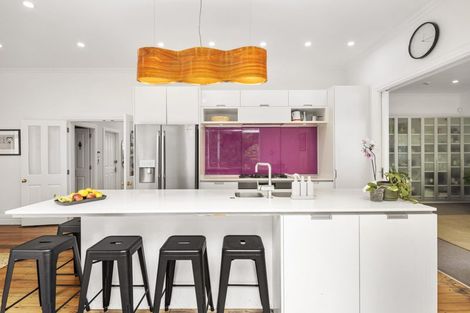 Photo of property in 56 Glen Road, Kelburn, Wellington, 6012